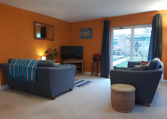 Spacious, Self-Contained, 1 Bedroomed Annex