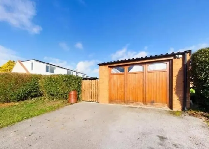 Spacious, Self-Contained, 1 Bedroomed Annex